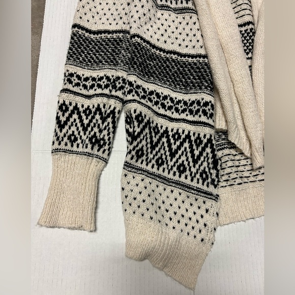 Maurice’s Aztec Cardigan Sweater Size M - Picture 4 of 5